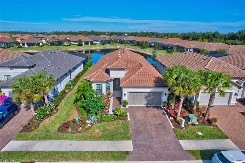 8266 Promoso Ct, Naples, FL 34114-2