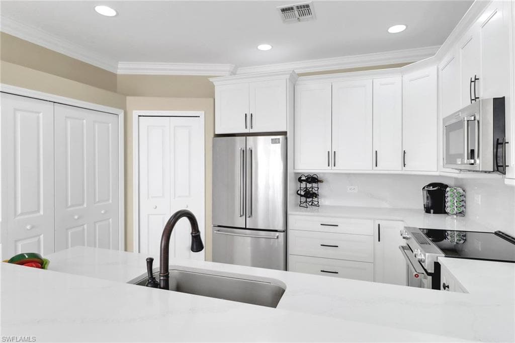 8760 Stockbridge Dr, Fort Myers, FL 33908-15