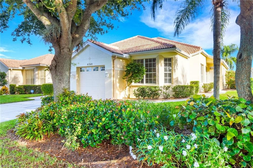 8760 Stockbridge Dr, Fort Myers, FL 33908-1
