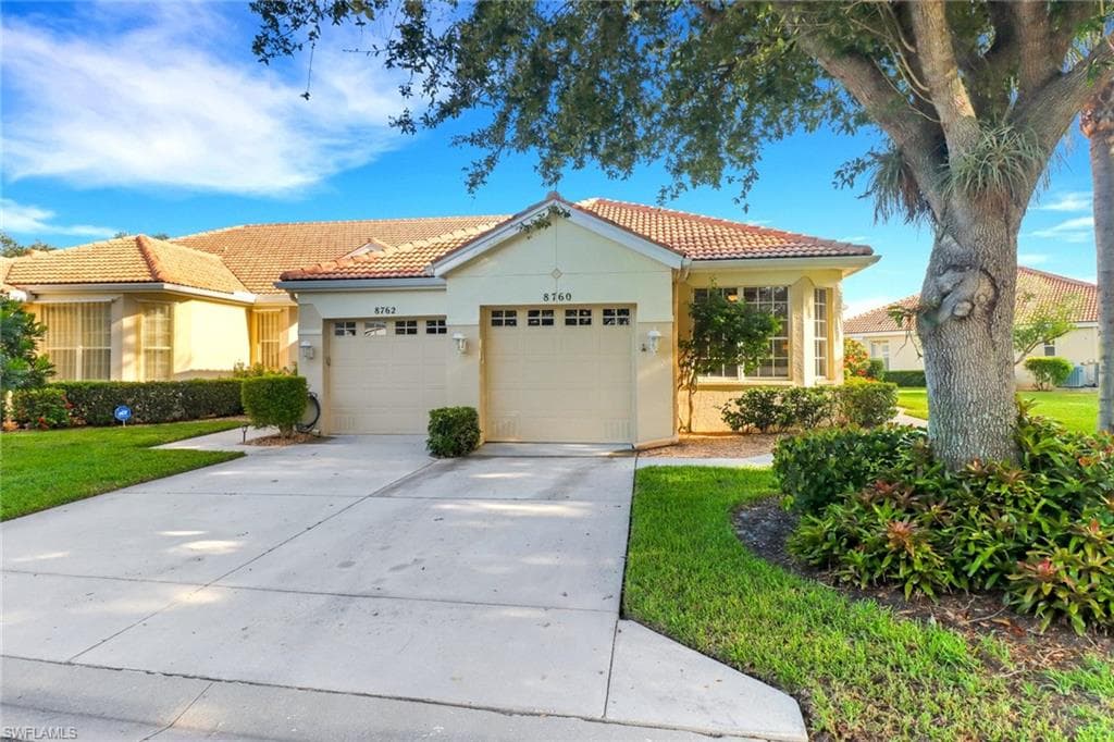 8760 Stockbridge Dr, Fort Myers, FL 33908-3