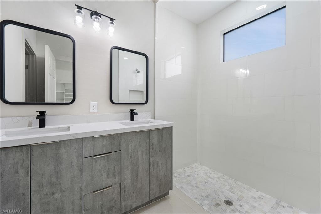 2903 37th St W, Lehigh Acres, FL 33971-4