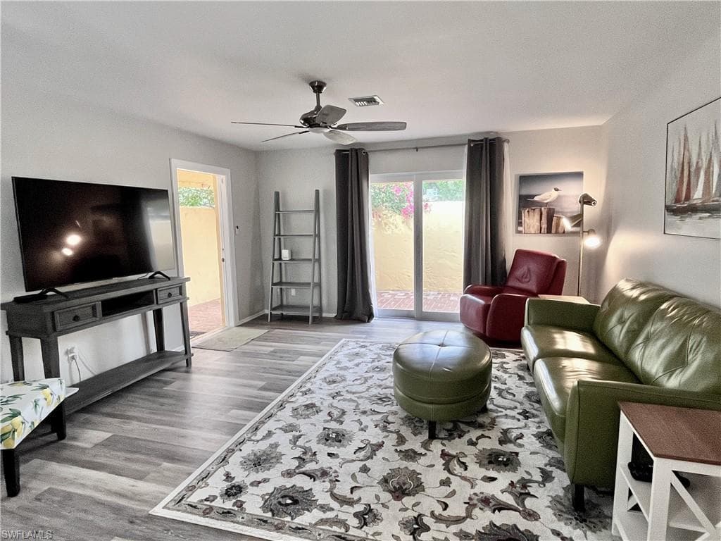 186 Harrison Rd H4, Naples, FL 34112-3