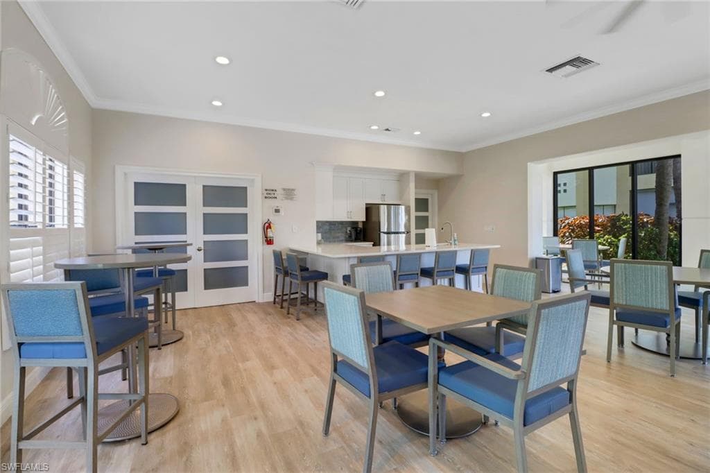 184 Vintage Cir N201, Naples, FL 34119-27