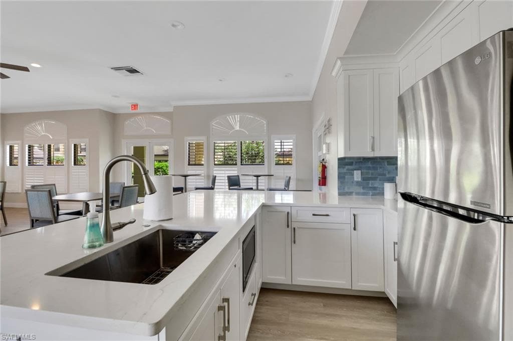 184 Vintage Cir N201, Naples, FL 34119-30