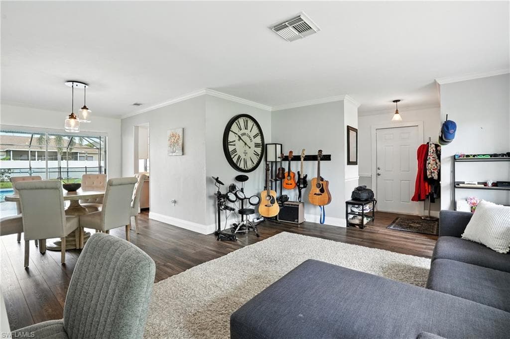 231 Johnnycake Dr, Naples, FL 34110-9