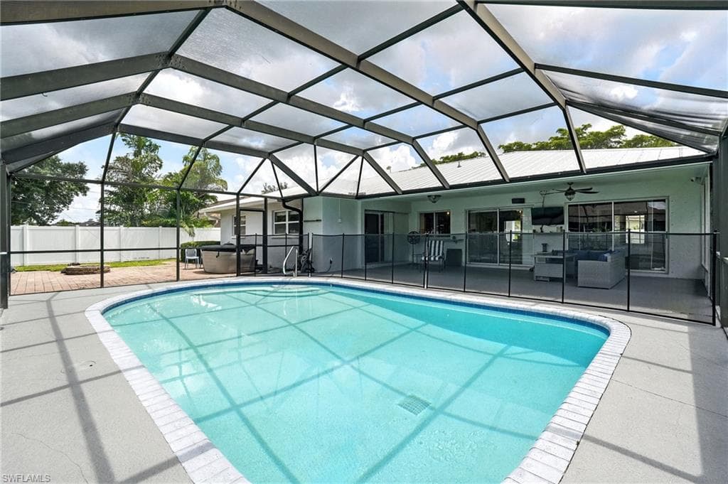 231 Johnnycake Dr, Naples, FL 34110-21