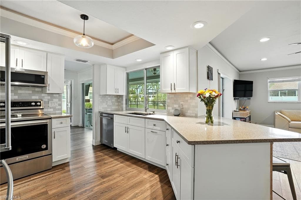 231 Johnnycake Dr, Naples, FL 34110-3