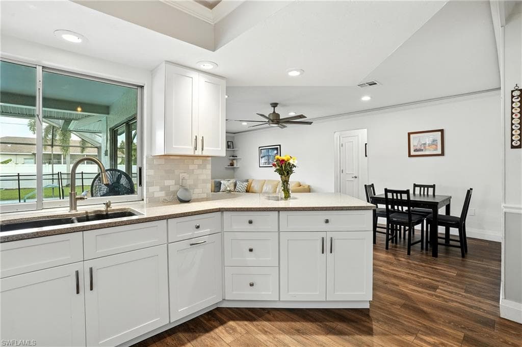 231 Johnnycake Dr, Naples, FL 34110-4