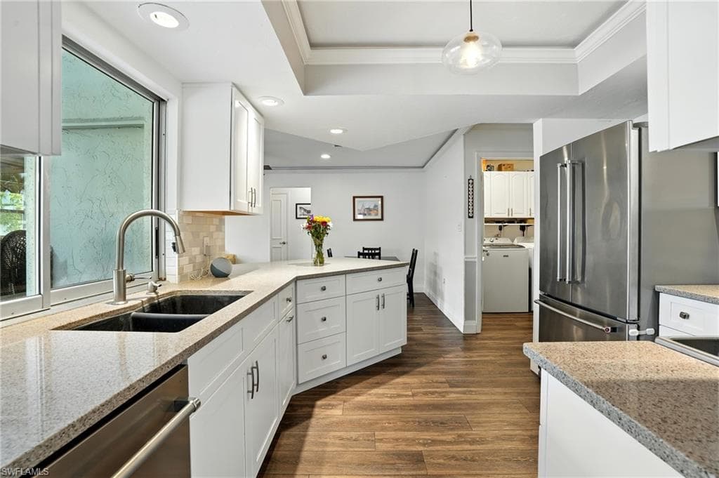 231 Johnnycake Dr, Naples, FL 34110-5