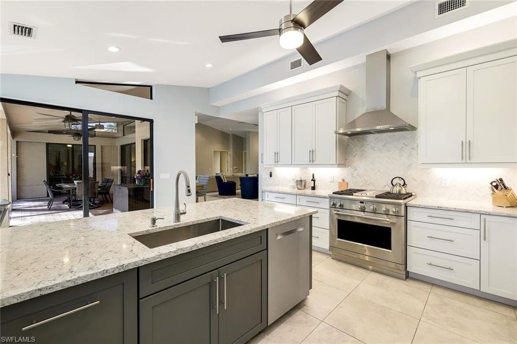 4556 Pond Apple Dr N, Naples, FL 34119-8