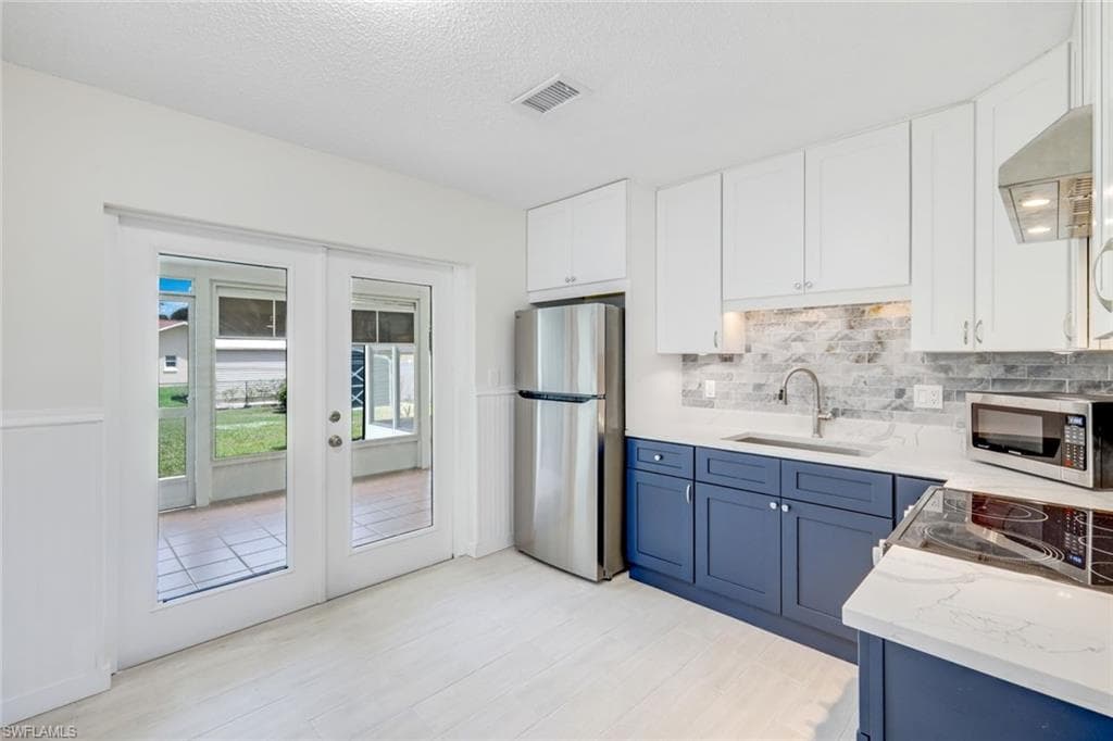 81 9th St, Bonita Springs, FL 34134-8