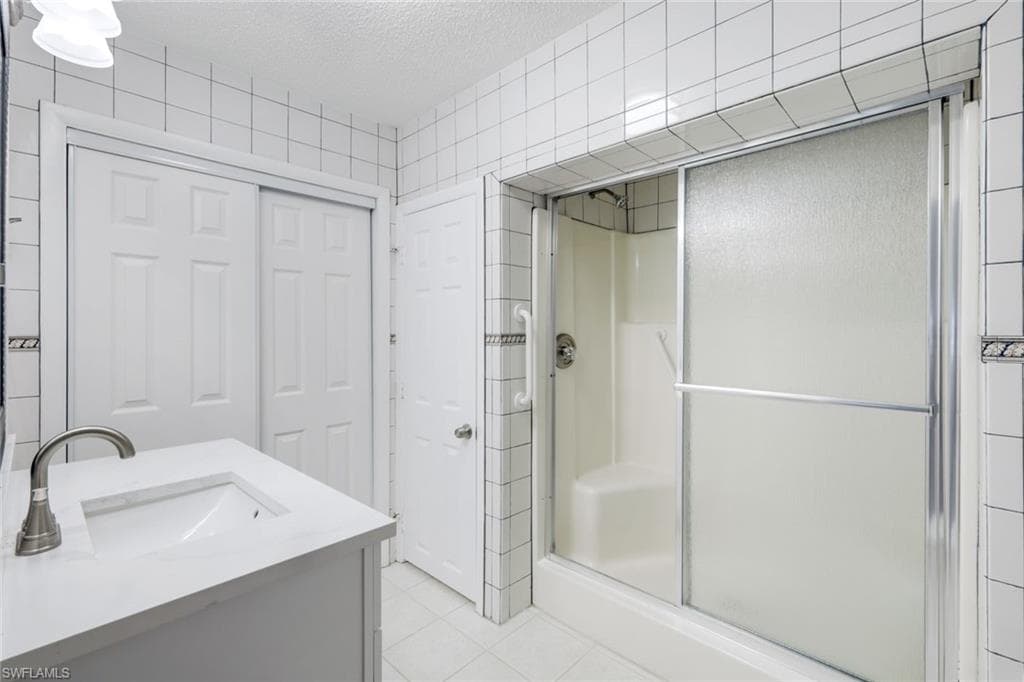 81 9th St, Bonita Springs, FL 34134-15