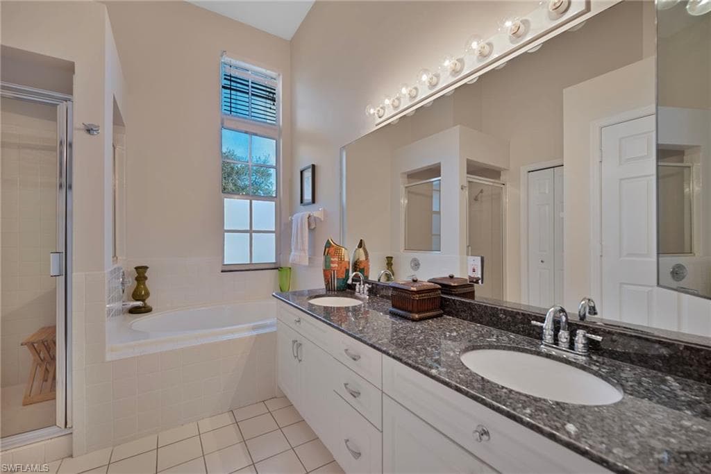 7774 Gardner Dr 202, Naples, FL 34109-13