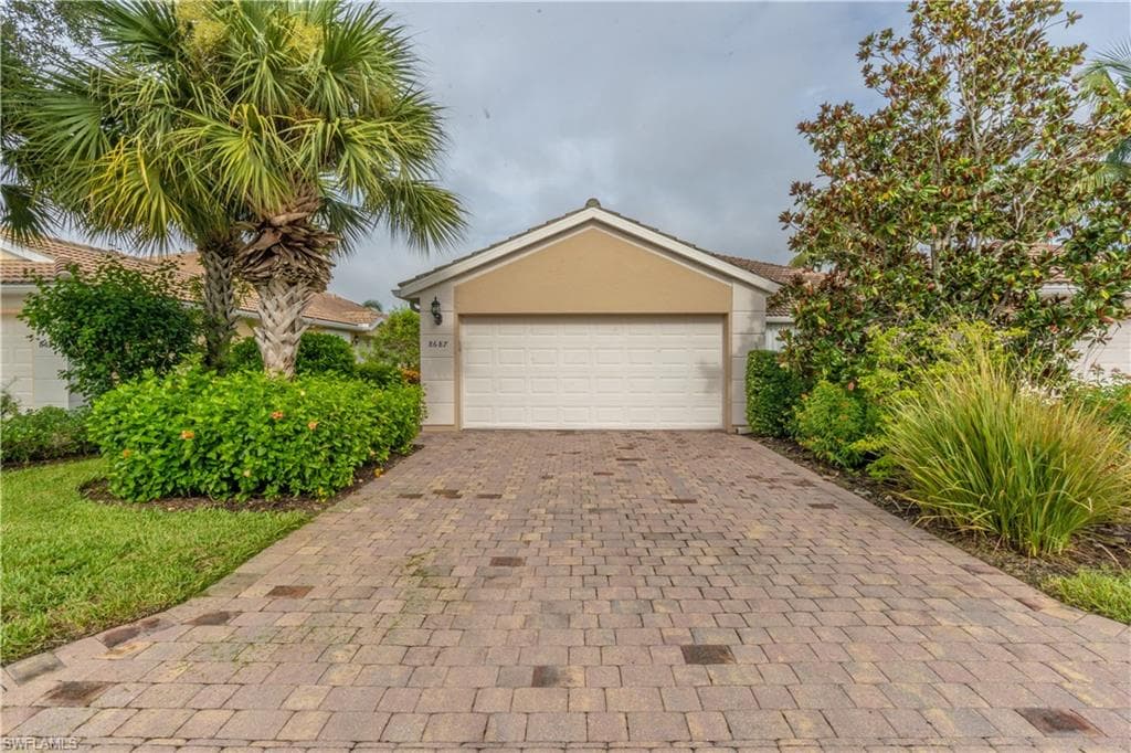 8687 Genova Ct, Naples, FL 34114-3