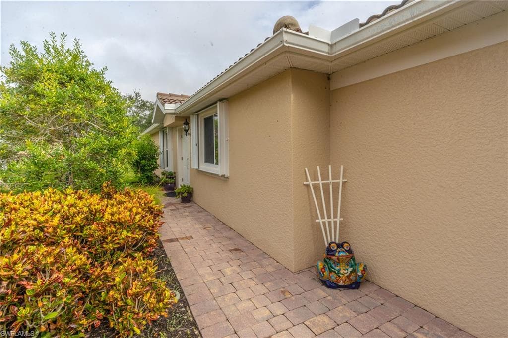 8687 Genova Ct, Naples, FL 34114-4