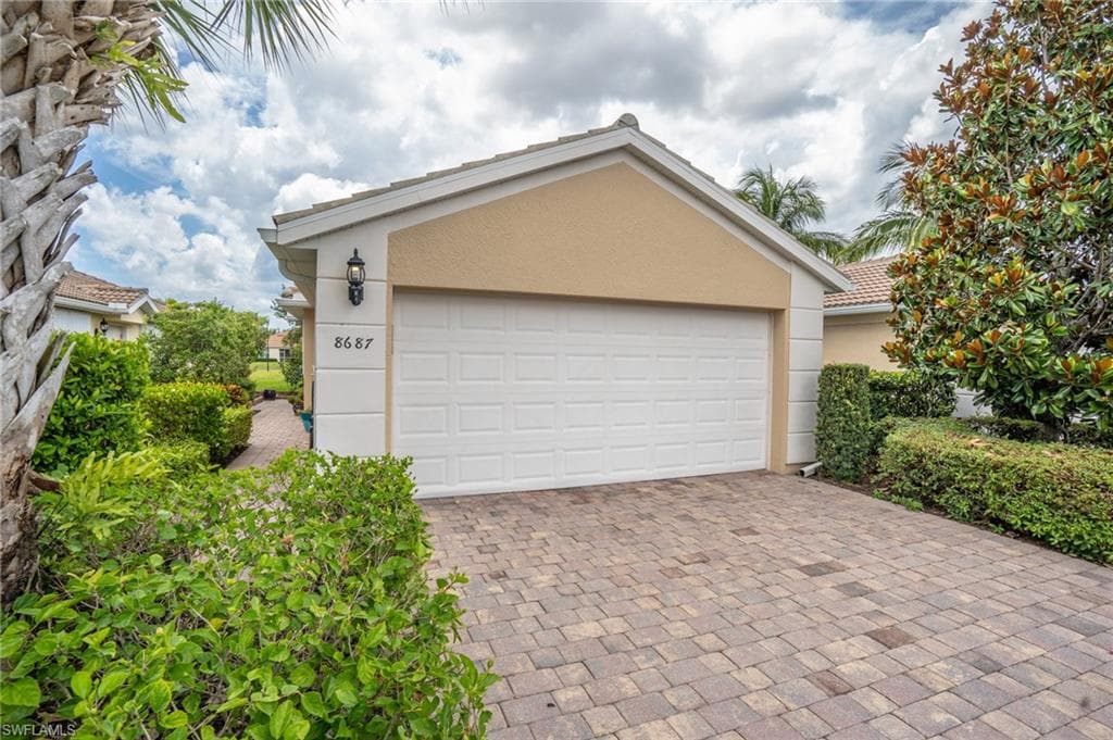 8687 Genova Ct, Naples, FL 34114-7