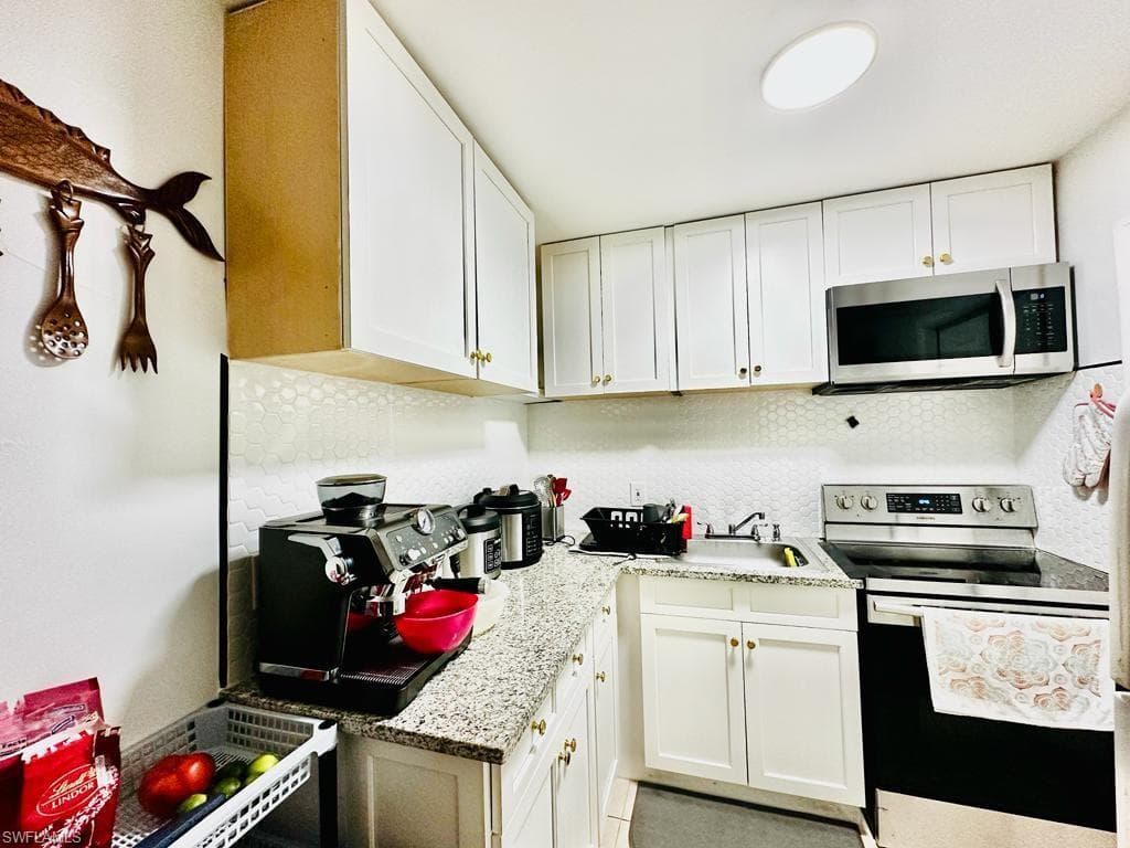 22 Westminster St N, Lehigh Acres, FL 33936-5