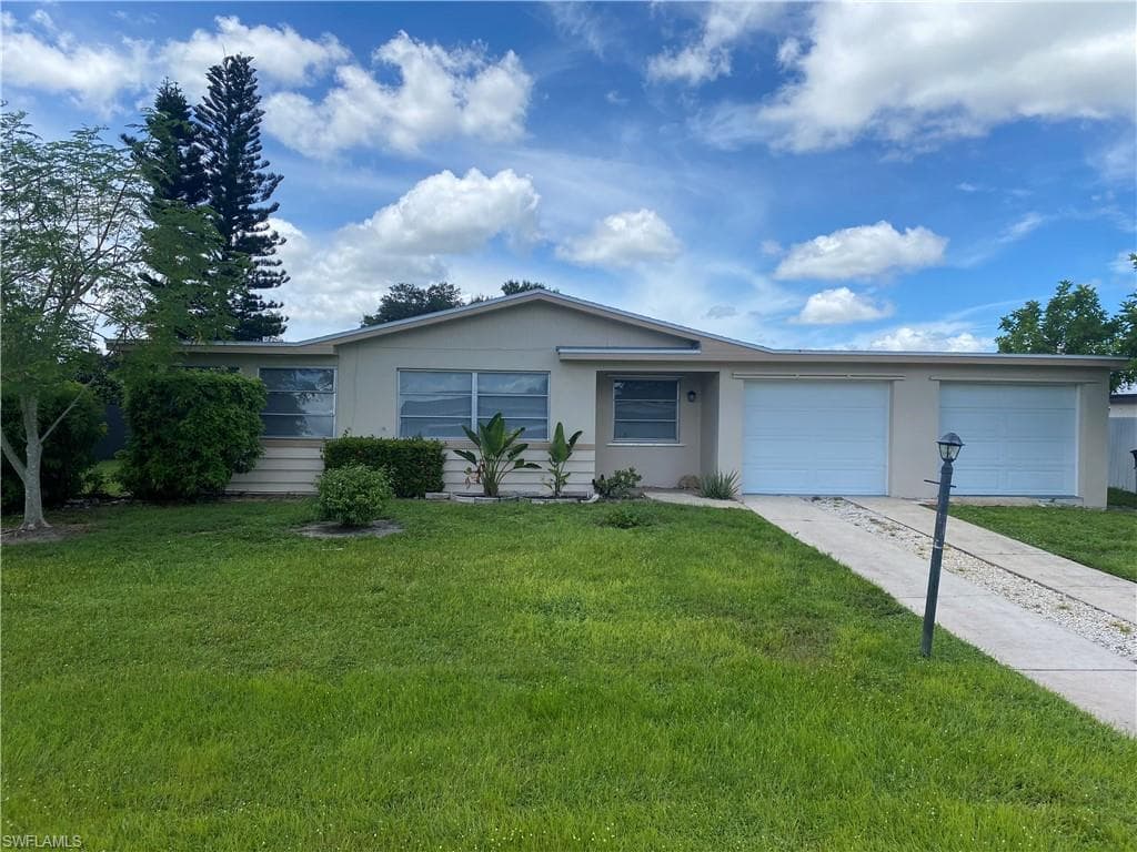 209 Rockcliff Ave, Lehigh Acres, FL 33936-1
