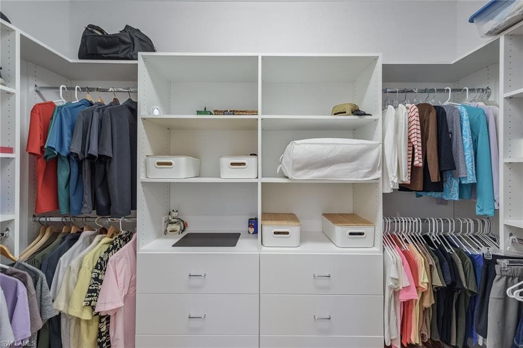 2720 Amaranda Ct, Naples, FL 34114-18