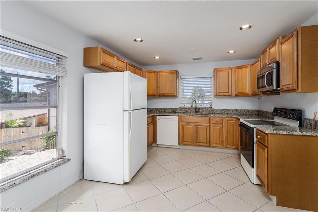 180 Cypress Way E B212, Naples, FL 34110-11