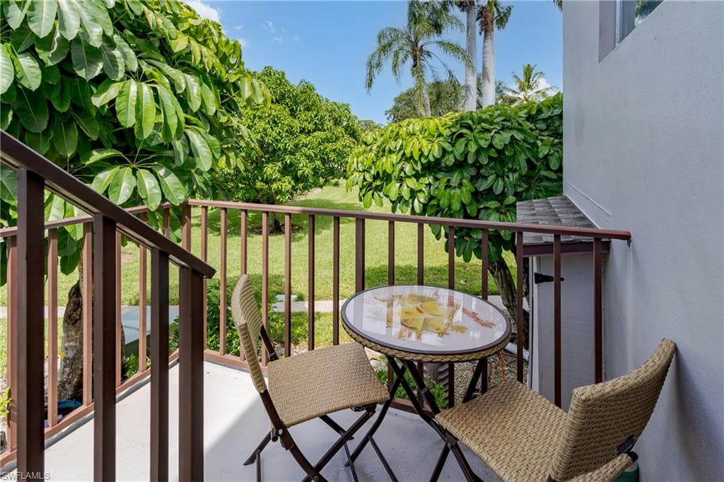 180 Cypress Way E B212, Naples, FL 34110-27