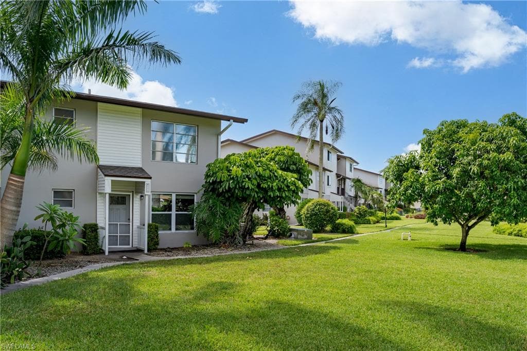 180 Cypress Way E B212, Naples, FL 34110-37