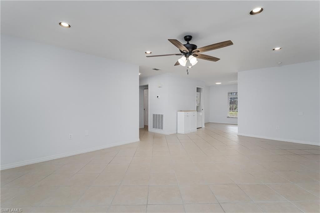 180 Cypress Way E B212, Naples, FL 34110-5