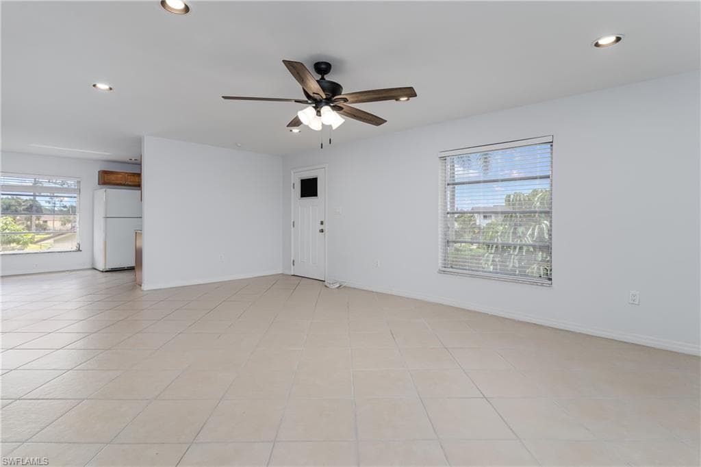 180 Cypress Way E B212, Naples, FL 34110-7