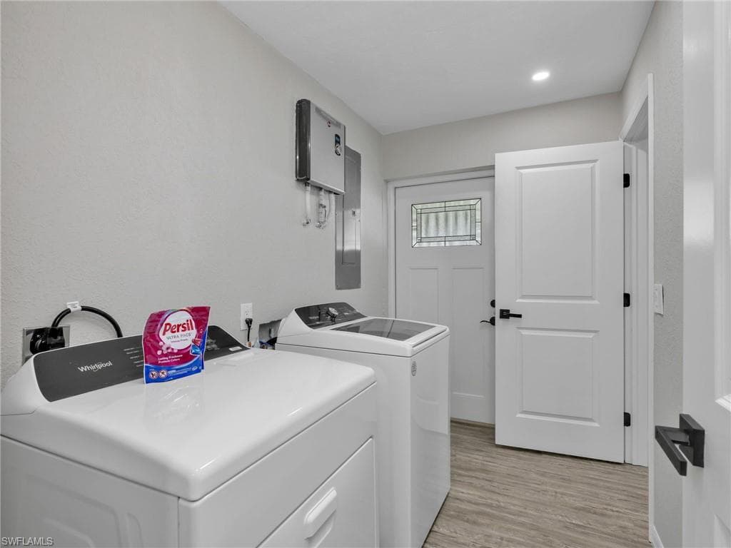 195 Hibiscus Dr, Fort Myers Beach, FL 33931-25