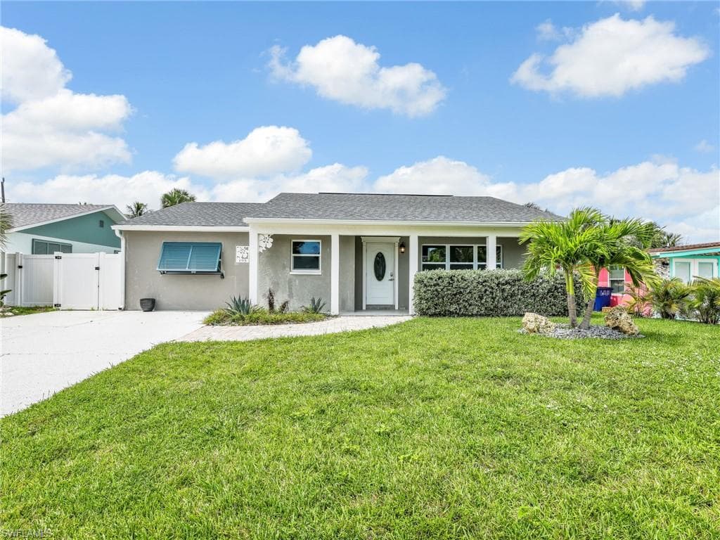 195 Hibiscus Dr, Fort Myers Beach, FL 33931-2