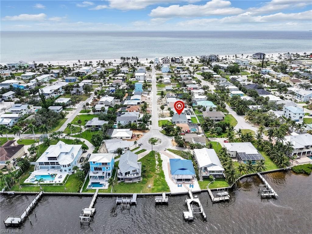 195 Hibiscus Dr, Fort Myers Beach, FL 33931-36