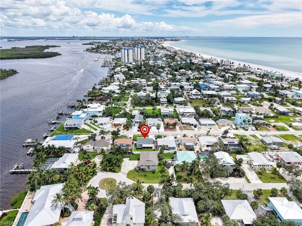 195 Hibiscus Dr, Fort Myers Beach, FL 33931-38