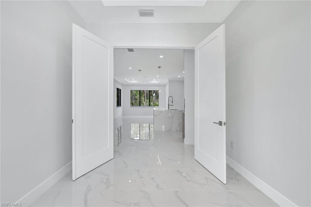 169 18th Ave NW, Naples, FL 34120-8