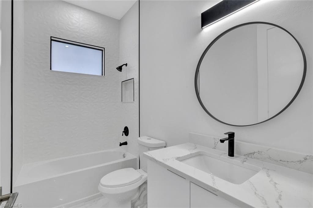 169 18th Ave NW, Naples, FL 34120-17