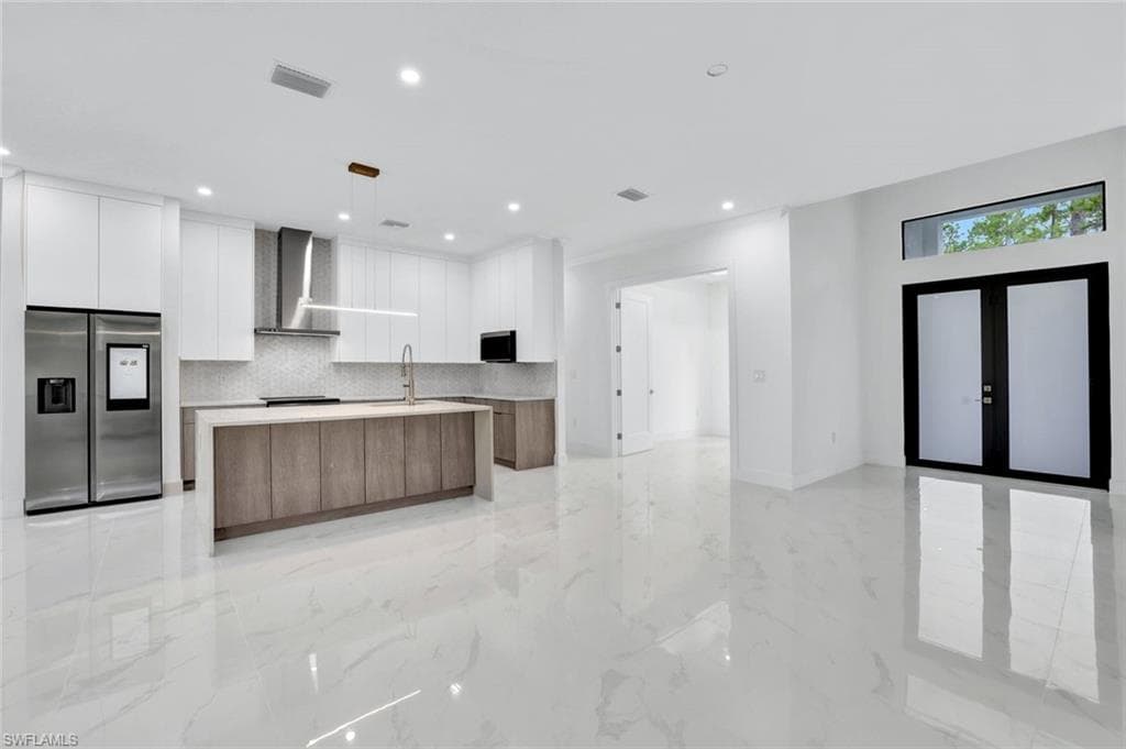 169 18th Ave NW, Naples, FL 34120-4