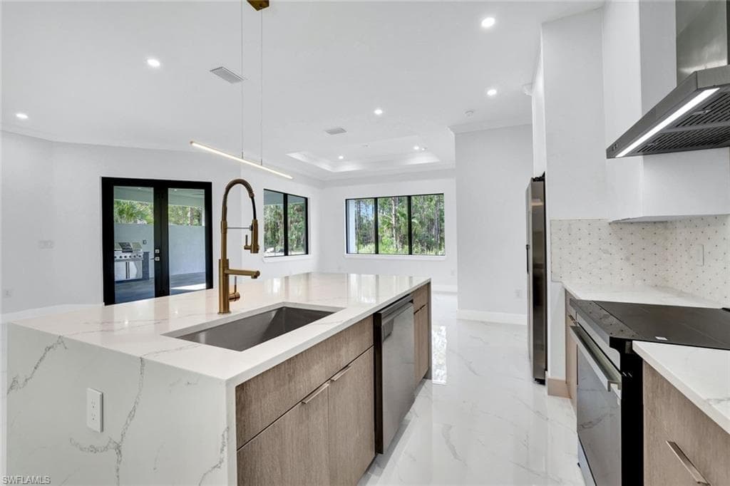 169 18th Ave NW, Naples, FL 34120-5