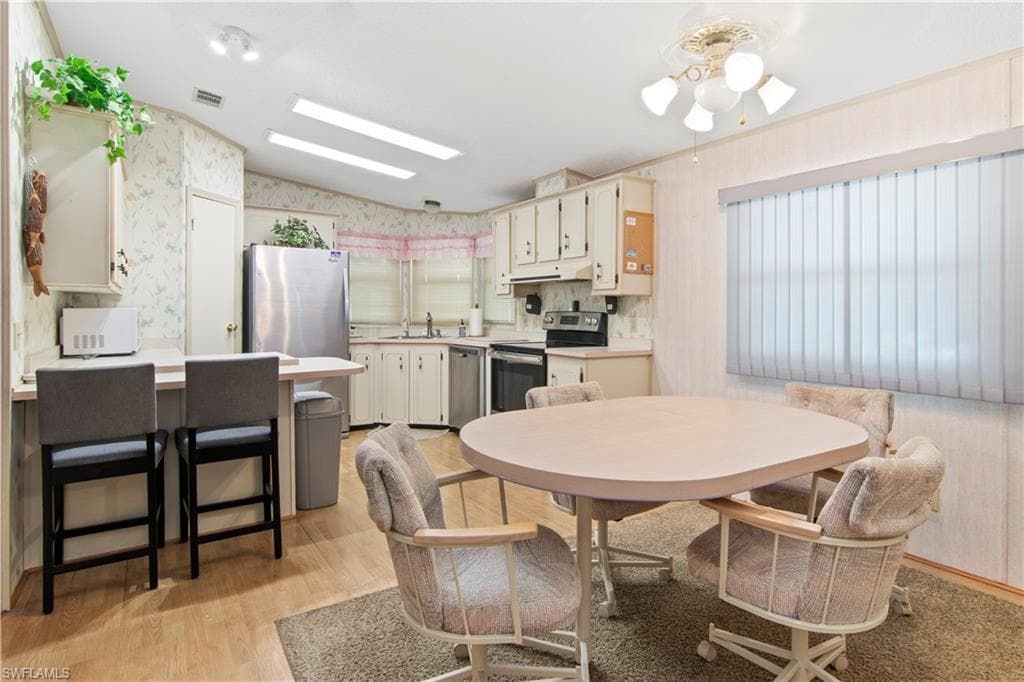 31 Turquoise Ave, Naples, FL 34114-9