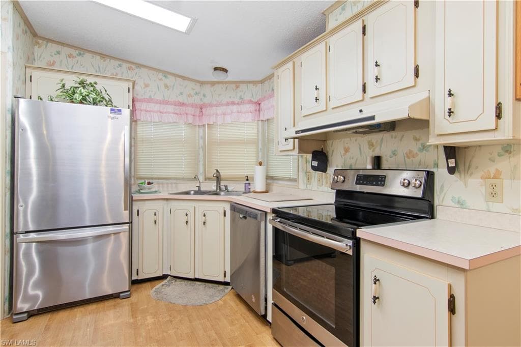 31 Turquoise Ave, Naples, FL 34114-10