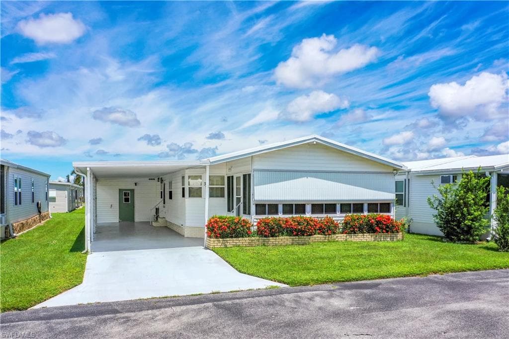 31 Turquoise Ave, Naples, FL 34114-2