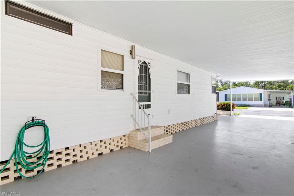 31 Turquoise Ave, Naples, FL 34114-6