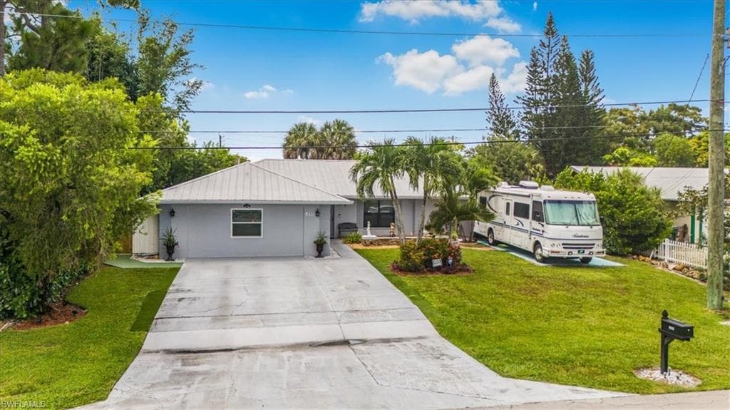 1733 45th Ter SW, Naples, FL 34116-3