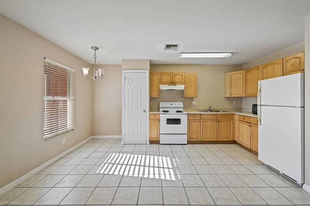 204/206 Ichabod Ave, Lehigh Acres, FL 33973-6