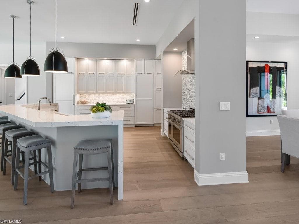 695 Wedge Dr, Naples, FL 34103-9