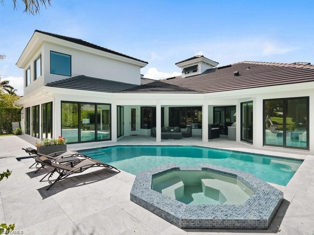 695 Wedge Dr, Naples, FL 34103-15