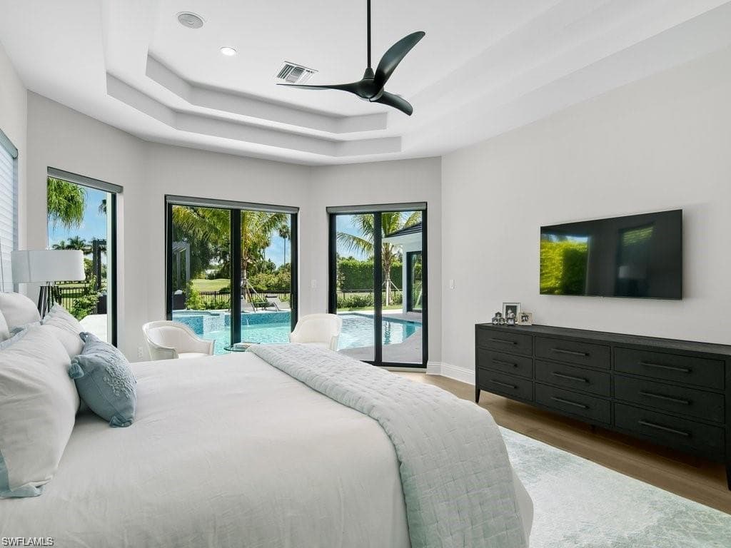 695 Wedge Dr, Naples, FL 34103-16