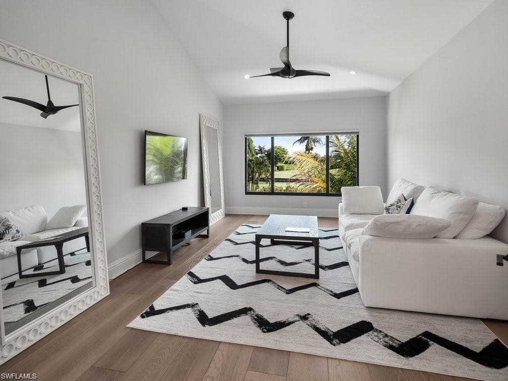 695 Wedge Dr, Naples, FL 34103-24