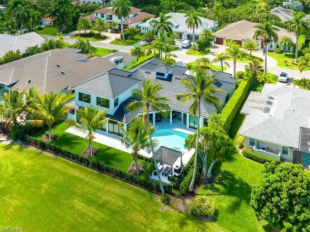 695 Wedge Dr, Naples, FL 34103-26