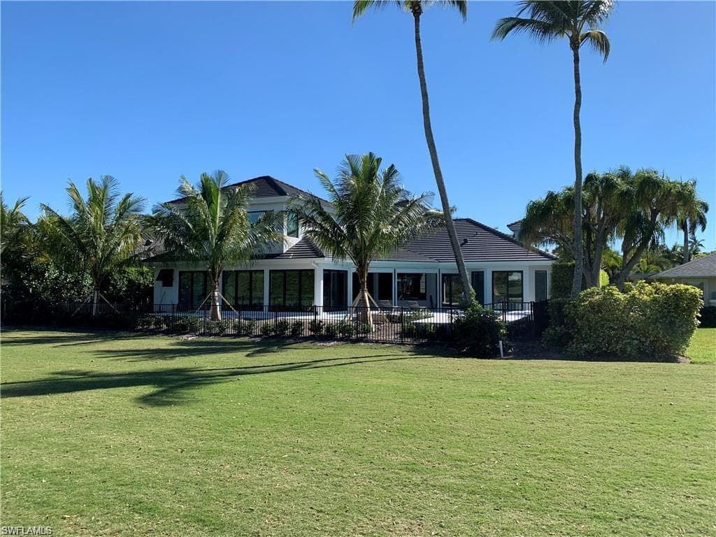 695 Wedge Dr, Naples, FL 34103-27