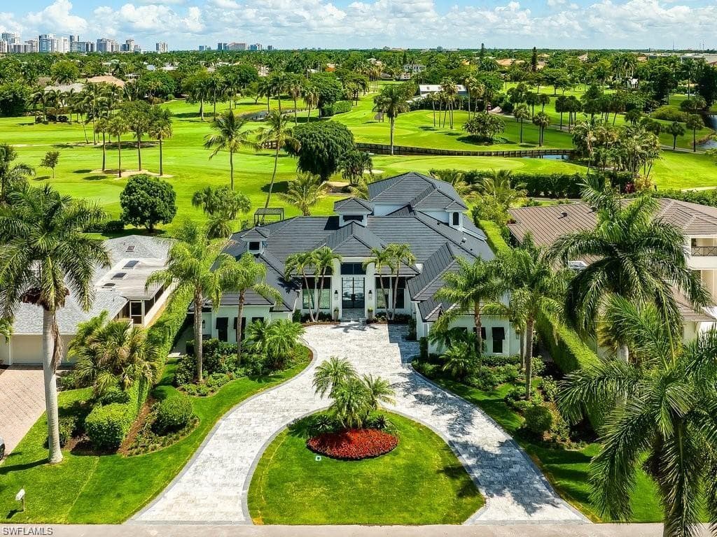 695 Wedge Dr, Naples, FL 34103-1