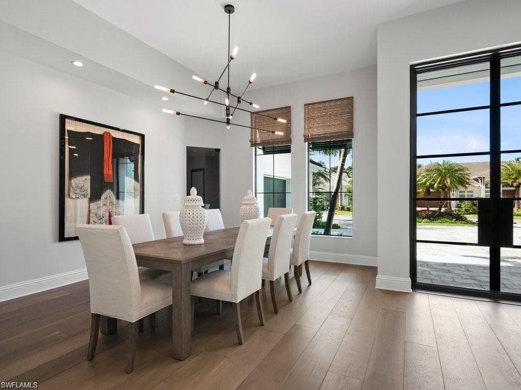 695 Wedge Dr, Naples, FL 34103-7